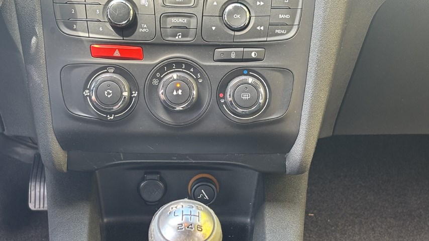 RABLJENO VOZILO CITROEN C4 FEEL BHDI 120 BVM SS Mehanički mjenjač DIESEL 224226