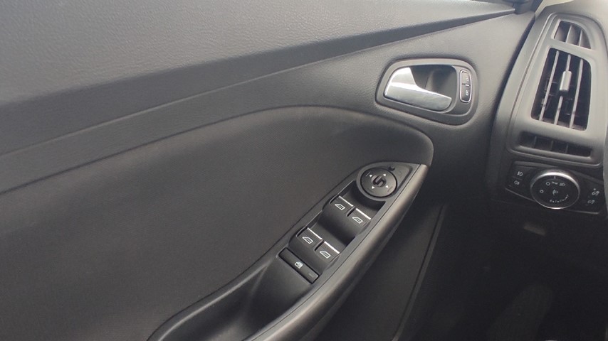 RABLJENO VOZILO FORD FOCUS 1,0 GTDI Mehanički mjenjač BENZIN 81171