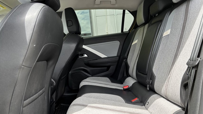 RABLJENO VOZILO OPEL ASTRA BUSINESS ELEGANCE F 1,5 DTH AT8 Automatski sekvencijalni mjenjač DIESEL 224725