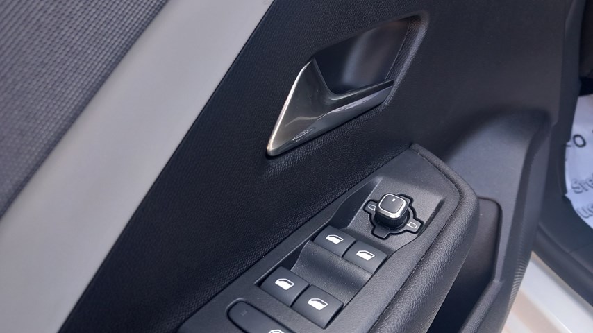 RABLJENO VOZILO OPEL ASTRA EDITION 1,2 Mehanički mjenjač BENZIN 65728