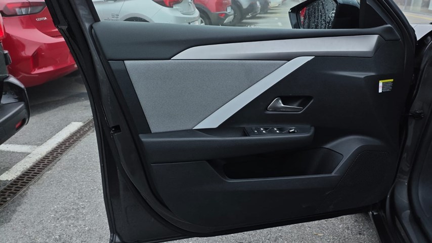 RABLJENO VOZILO OPEL ASTRA EDITION F 1,5 DTH AT8 Automatski mjenjač DIESEL 224577