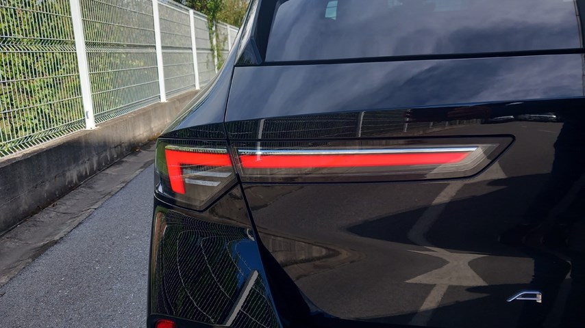 RABLJENO VOZILO OPEL ASTRA ELEGANCE F 1,2 XHT MT6 Mehanički mjenjač BENZIN 224221