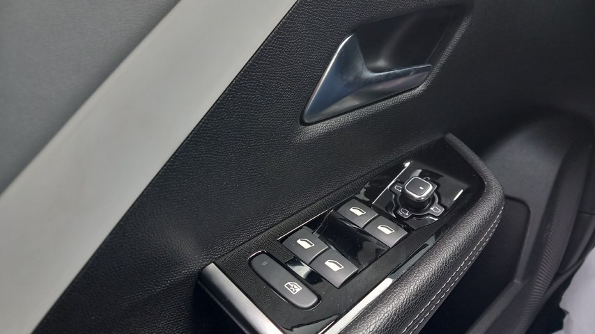 RABLJENO VOZILO OPEL ASTRA ELEGANCE F 1,2 XHT MT6 Mehanički mjenjač BENZIN 224221