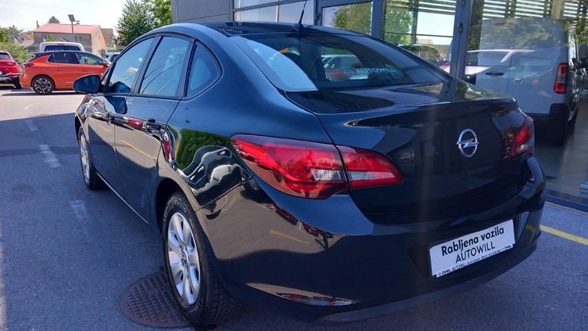 RABLJENO VOZILO OPEL ASTRA ENJOY 4DR B 1.6 DTL MT6 Mehanički mjenjač DIESEL 20861