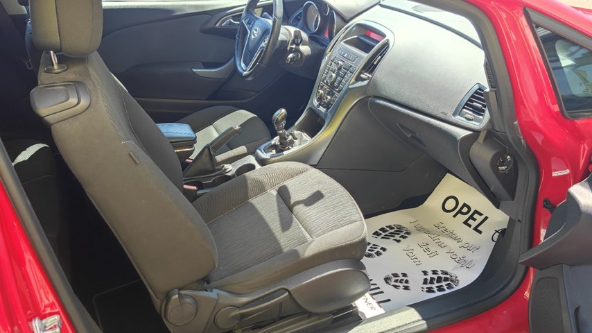 RABLJENO VOZILO OPEL ASTRA GTC 1,7 D Mehanički mjenjač DIESEL 224315