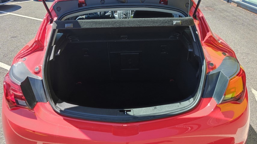 RABLJENO VOZILO OPEL ASTRA GTC 1,7 D Mehanički mjenjač DIESEL 224315