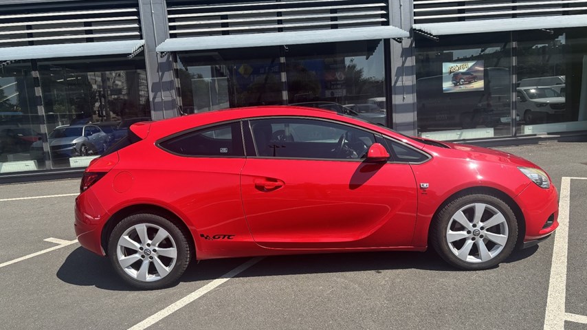 RABLJENO VOZILO OPEL ASTRA GTC 1,7 D Mehanički mjenjač DIESEL 224315
