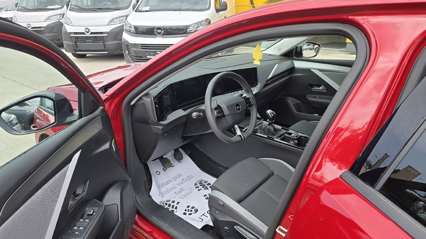 RABLJENO VOZILO OPEL ASTRA SPORTS TOURER EDITION F 1,2 XHL MT6 Mehanički mjenjač BENZIN 81354