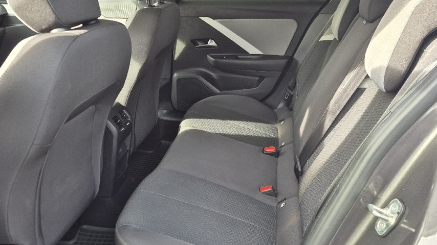 RABLJENO VOZILO OPEL ASTRA SPORTS TOURER EDITION F1,5 DTH AT8 Automatski mjenjač DIESEL 224587