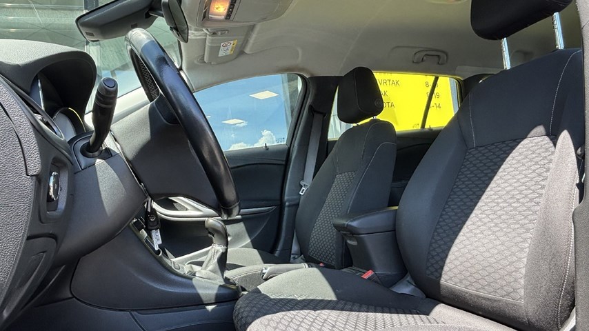 RABLJENO VOZILO OPEL ASTRA SPORTS TOURER EDITION F 1,5 DVC Mehanički mjenjač DIESEL 224675