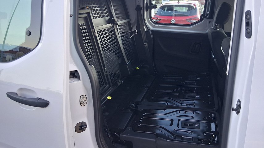 RABLJENO VOZILO OPEL COMBO CREW VAN L2H1 D 1,5 DT MT6 Mehanički mjenjač DIESEL 20935