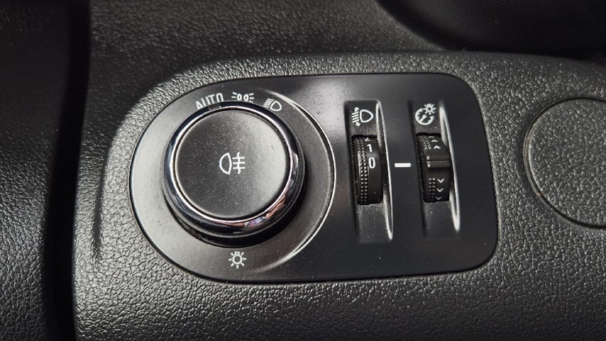RABLJENO VOZILO OPEL COMBO VAN EDITION L1H1 D 1,5 DT MT6 Mehanički mjenjač DIESEL 224659