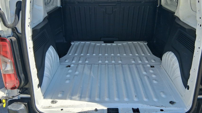 RABLJENO VOZILO OPEL COMBO VAN EDITION L1H1 D 1,5 DT MT6 Mehanički mjenjač DIESEL 224659