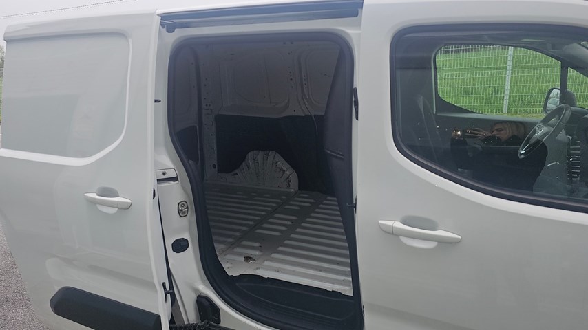 RABLJENO VOZILO OPEL COMBO VAN ENJOY L1H1 B 1.6 DT MT5 Mehanički mjenjač DIESEL 224525