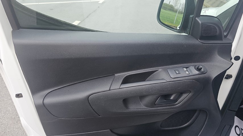 RABLJENO VOZILO OPEL COMBO VAN ENJOY L1H1 B 1.6 DT MT5 Mehanički mjenjač DIESEL 224525