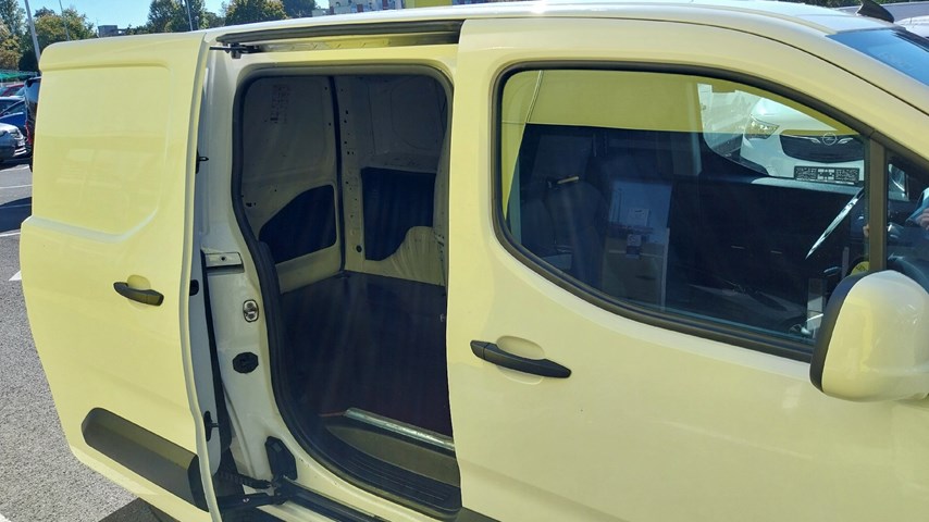 RABLJENO VOZILO OPEL COMBO VAN ENJOY L1H1 D 1,5 DT Mehanički mjenjač DIESEL 224392