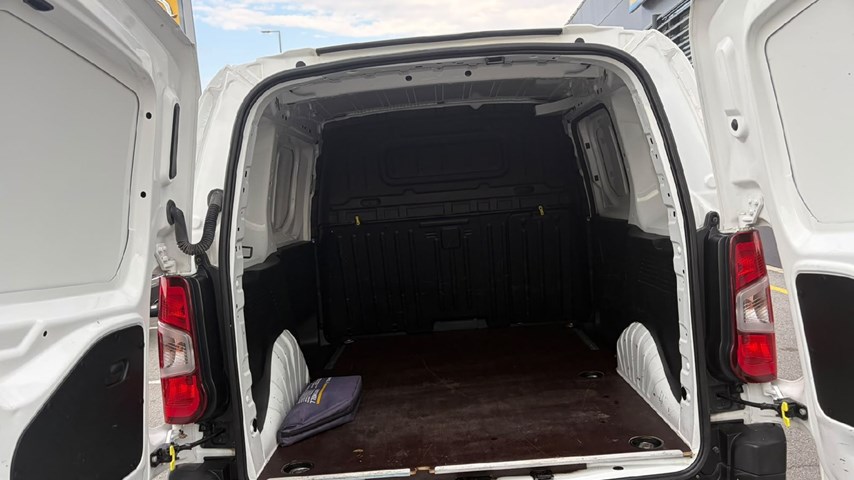 RABLJENO VOZILO OPEL COMBO VAN ENJOY L1H1 D 1,5 DT MT5 Mehanički mjenjač DIESEL 223630