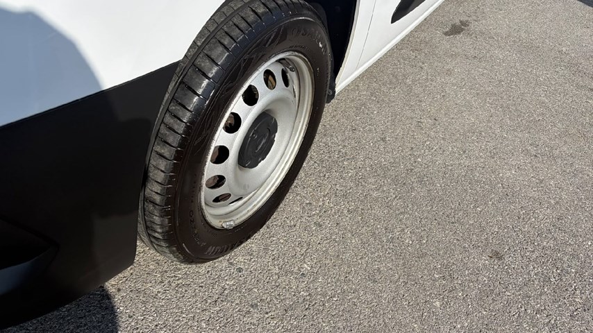 RABLJENO VOZILO OPEL COMBO VAN ENJOY L1H1 D 1,5 DT MT6 Mehanički mjenjač DIESEL 224881