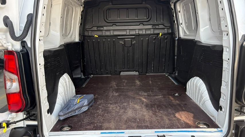 RABLJENO VOZILO OPEL COMBO VAN ENJOY L1H1 D 1,5 DT MT6 Mehanički mjenjač DIESEL 224881