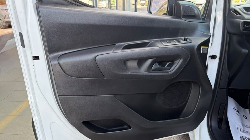 RABLJENO VOZILO OPEL COMBO VAN ENJOY L1H1 D 1,5 DT MT6 Mehanički mjenjač DIESEL 224881