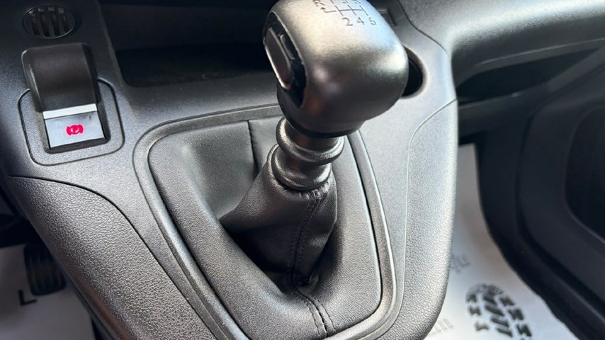 RABLJENO VOZILO OPEL COMBO VAN ENJOY L1H1 D 1,5 DT MT6 Mehanički mjenjač DIESEL 224881