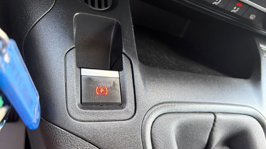 RABLJENO VOZILO OPEL COMBO VAN ENJOY L1H1 D 1,5 DT MT6 Mehanički mjenjač DIESEL 224881