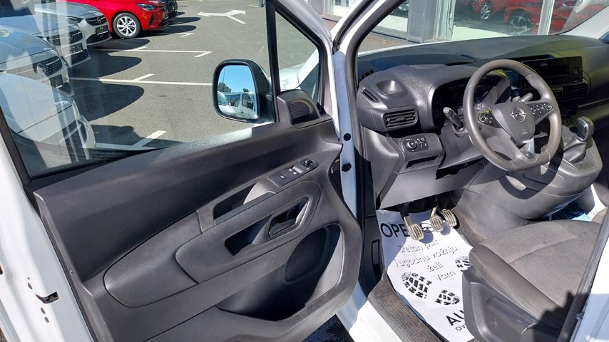 RABLJENO VOZILO OPEL COMBO VAN ENJOY L1H1 D1,5DT MT5 Mehanički mjenjač DIESEL 224223
