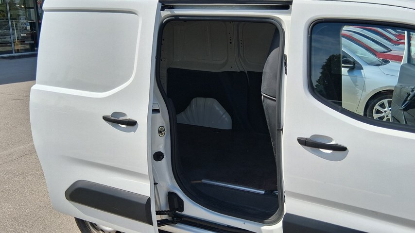 RABLJENO VOZILO OPEL COMBO VAN ENJOY L1H1 D1,5DT MT5 Mehanički mjenjač DIESEL 224649
