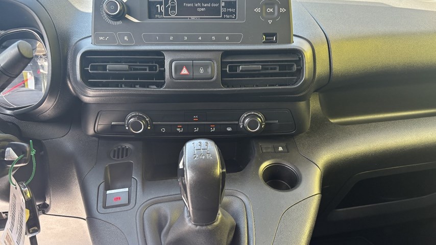 RABLJENO VOZILO OPEL COMBO VAN ENJOY L1H1 D1,5DT MT5 Mehanički mjenjač DIESEL 224686