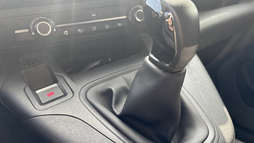 RABLJENO VOZILO OPEL COMBO VAN ENJOY L1H1 D1,5DT MT5 Mehanički mjenjač DIESEL 224753