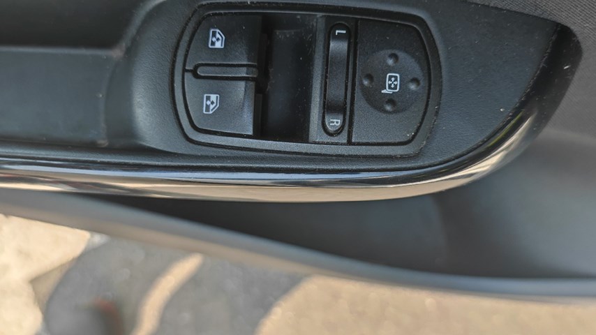 RABLJENO VOZILO OPEL CORSA 1,4 COLOR EDITION Mehanički mjenjač BENZIN 224673