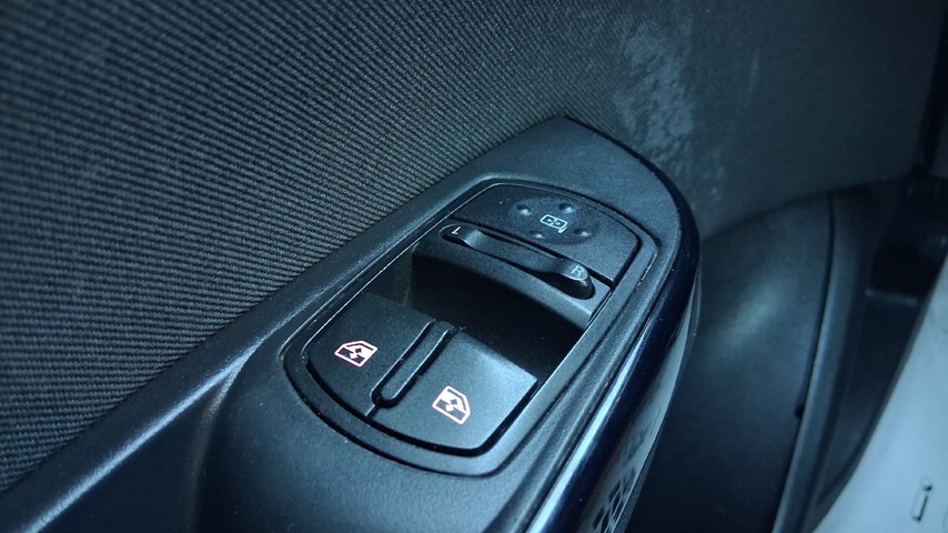 RABLJENO VOZILO OPEL CORSA COLOR EDITION 1.4 Mehanički mjenjač BENZIN 20901