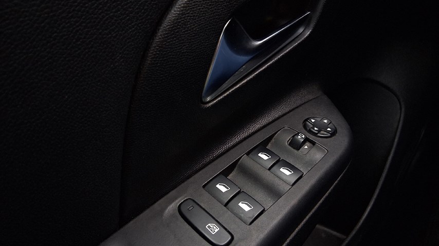 RABLJENO VOZILO OPEL CORSA E- ELEGANCE BATTERY AT Automatski mjenjač ELEKTRIČNI 67072