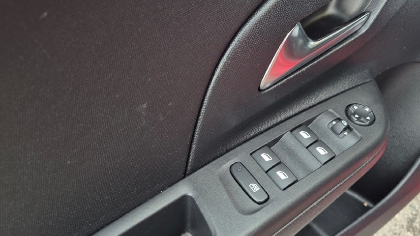 RABLJENO VOZILO OPEL CORSA EDITION 1,2 XHL MT6 Mehanički mjenjač BENZIN 81400