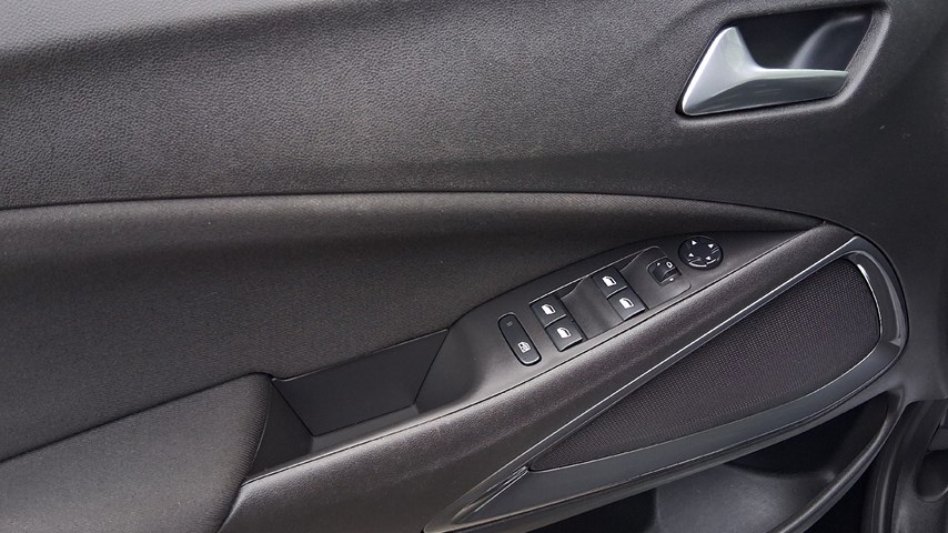 RABLJENO VOZILO OPEL CROSSLAND BLITZ F 1,2 XHL MT6 Mehanički mjenjač BENZIN 224566