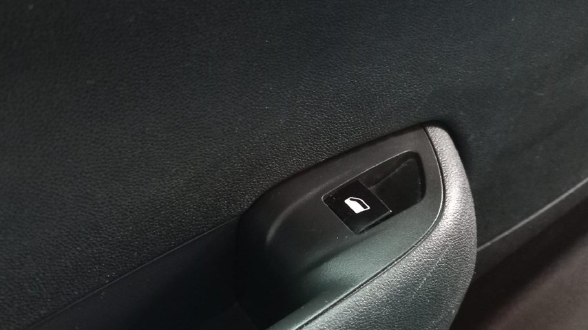 RABLJENO VOZILO OPEL CROSSLAND BLITZ F 1,5 DTH MT6 Mehanički mjenjač DIESEL 81457