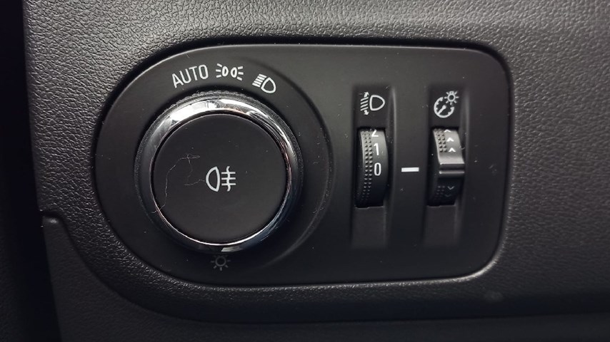 RABLJENO VOZILO OPEL CROSSLAND BLITZ F 1,5 DTH MT6 Mehanički mjenjač DIESEL 81457