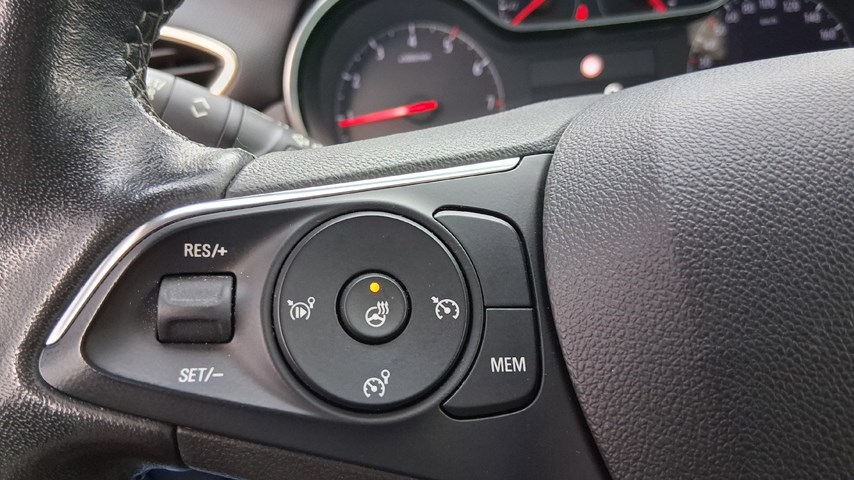 RABLJENO VOZILO OPEL CROSSLAND BLITZ F 1,5 DTH MT6 Mehanički mjenjač DIESEL 224569