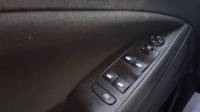 RABLJENO VOZILO OPEL CROSSLAND BUSINESS EDITION 1,2 Mehanički mjenjač BENZIN 20900