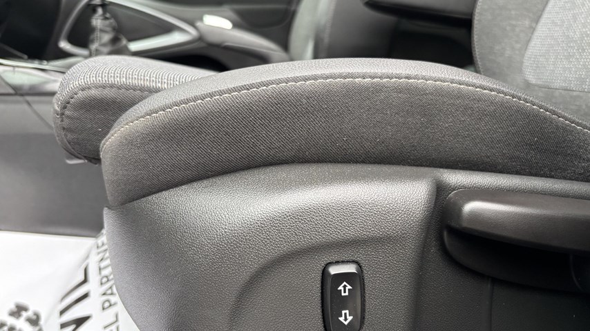 RABLJENO VOZILO OPEL CROSSLAND Business EDITION F12 XHL MT6 Mehanički mjenjač BENZIN 224868