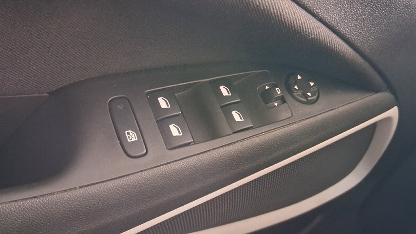 RABLJENO VOZILO OPEL CROSSLAND Design and Tech F 1,5 DTH MT6 Mehanički mjenjač DIESEL 20909