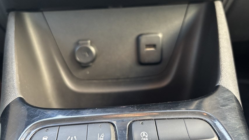 RABLJENO VOZILO OPEL CROSSLAND Design and Tech F 1,5 DTH MT6 Mehanički mjenjač DIESEL 81313