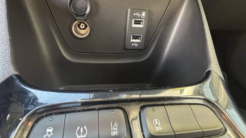 RABLJENO VOZILO OPEL CROSSLAND INNOVATION B 1,2 XHT Mehanički mjenjač BENZIN 224640