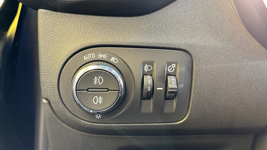 RABLJENO VOZILO OPEL CROSSLAND INNOVATION B 1,2 XHT Mehanički mjenjač BENZIN 224640