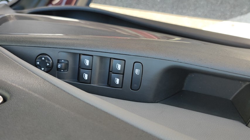 RABLJENO VOZILO OPEL CROSSLAND INNOVATION D1.2XHL MT6 Mehanički mjenjač BENZIN 223631