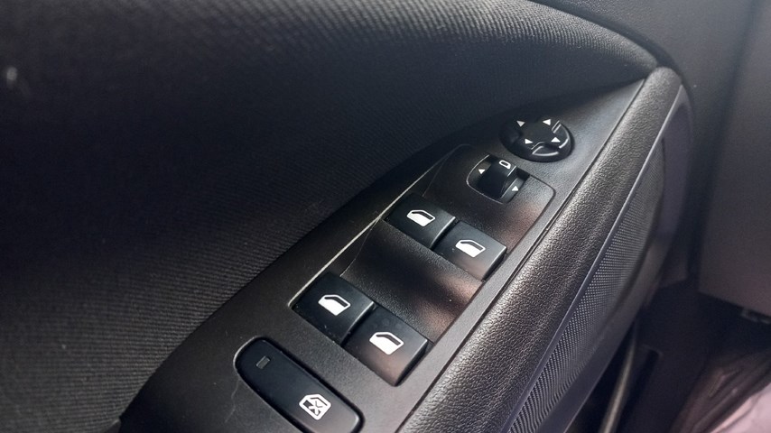 RABLJENO VOZILO OPEL CROSSLAND X ELEGANCE BlueHDi MT6 Mehanički mjenjač DIESEL 90233