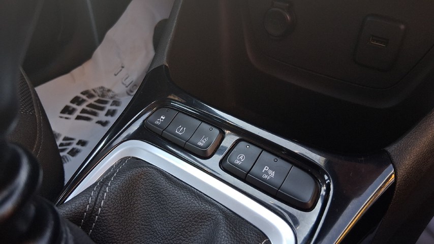 RABLJENO VOZILO OPEL CROSSLAND X ELEGANCE BlueHDi MT6 Mehanički mjenjač DIESEL 90233