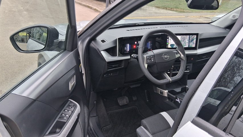 RABLJENO VOZILO OPEL FRONTERA GS LINE F 1,2 XHT MHEV AT6 Automatski mjenjač BENZIN 67236