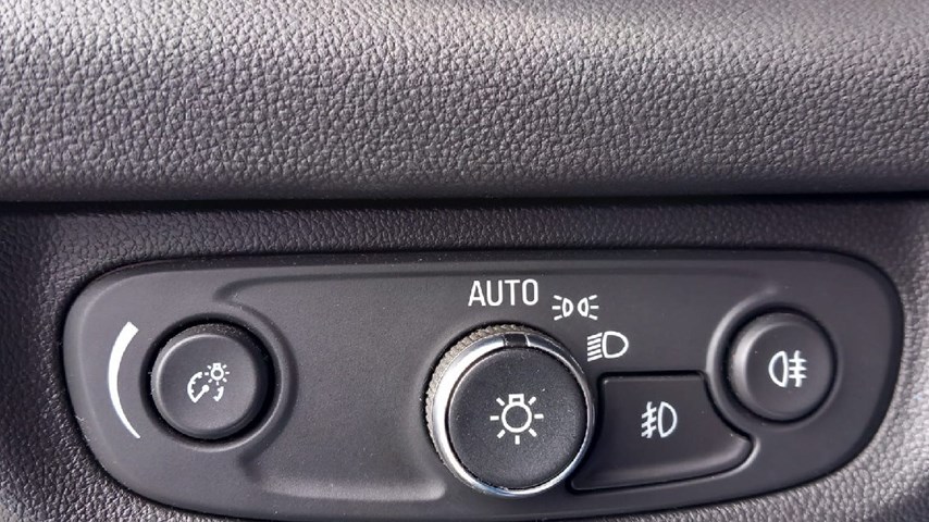 RABLJENO VOZILO OPEL INSIGNIA GRAND SPORT BUSINESS EDITION 1,5DVH MT6 Mehanički mjenjač DIESEL 90205