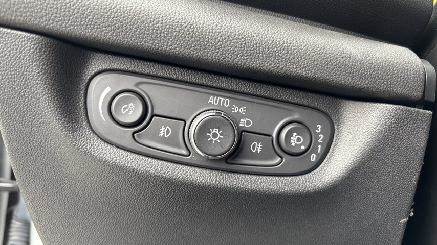 RABLJENO VOZILO OPEL INSIGNIA GRAND SPORT EDITION 1,6 CDTI Mehanički mjenjač DIESEL 224537